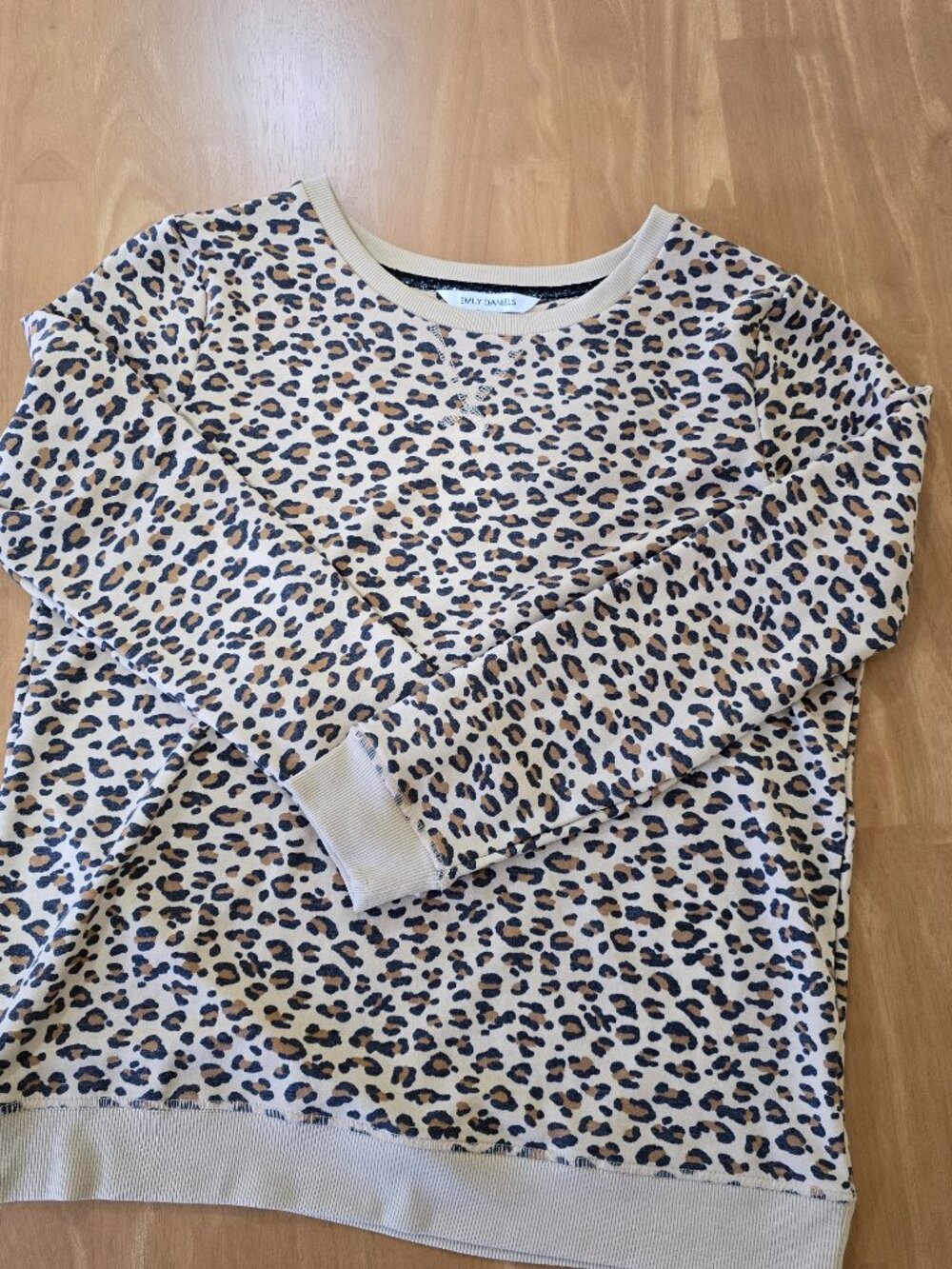 Emily Daniels Animal Leopard Print Pullover Lightweight Sweatshirt Tan Large